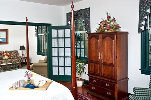 Escapade large photo Inn bedroom.